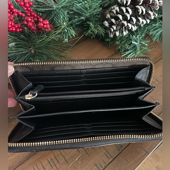 Coach Wallet - Picture 3 of 4